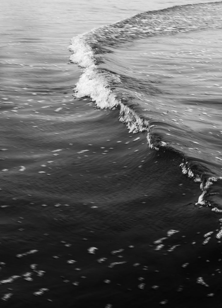 a little wave picture in black and white