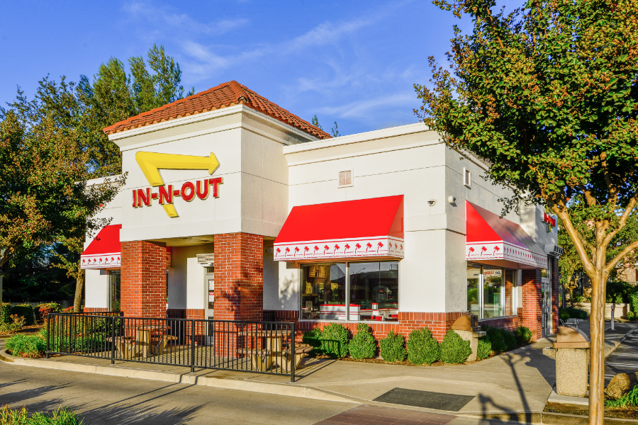 Exterior of In N Out restaurant