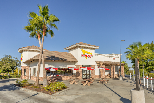 Store front of an In N Out restaurant